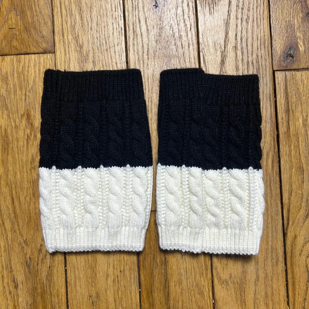 CC Beanie‎ Cable Knit Boot Cuffs Black Cream Two Tone Leg Warmers Logo Tab